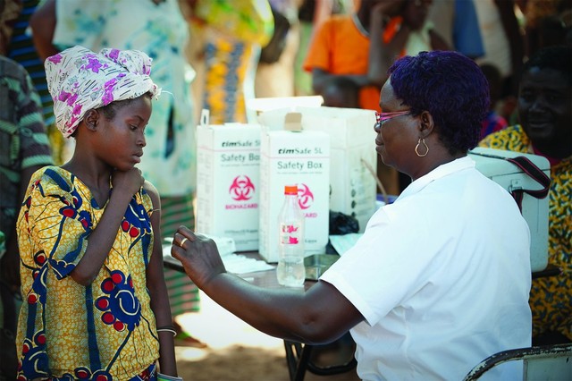 Picture 4 of 8 great technologies are taking care of health for all mankind