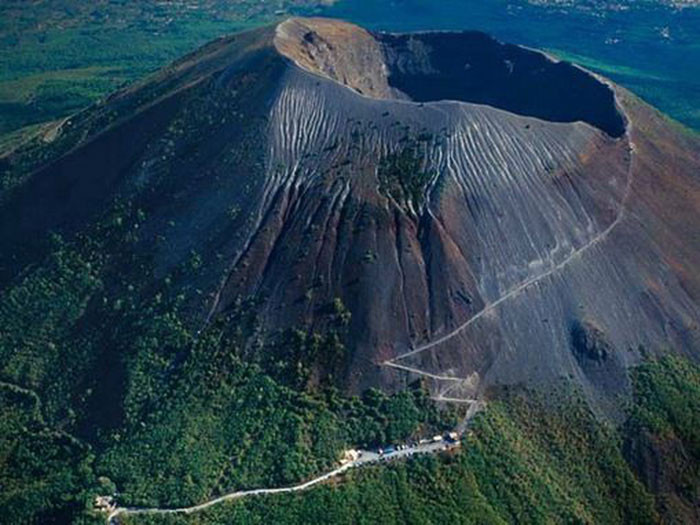 Picture 4 of 8 most dangerous hidden volcanoes in the world