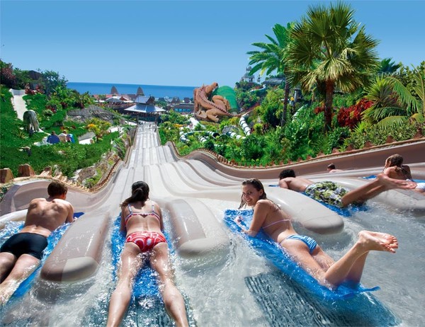 Picture 11 of 8 most spectacular water parks in the world