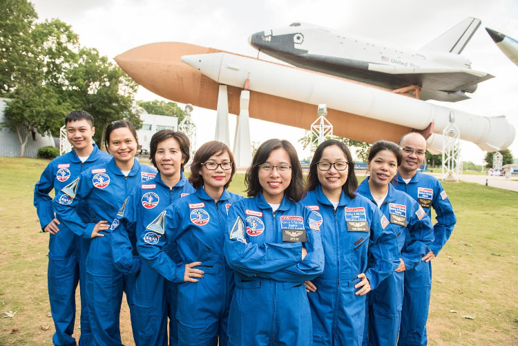 Picture 1 of 8 Vietnamese teachers are trained to simulate astronauts