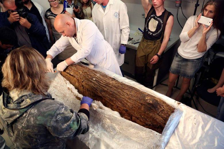 Picture 2 of 800-year-old mummy DNA test to find relatives