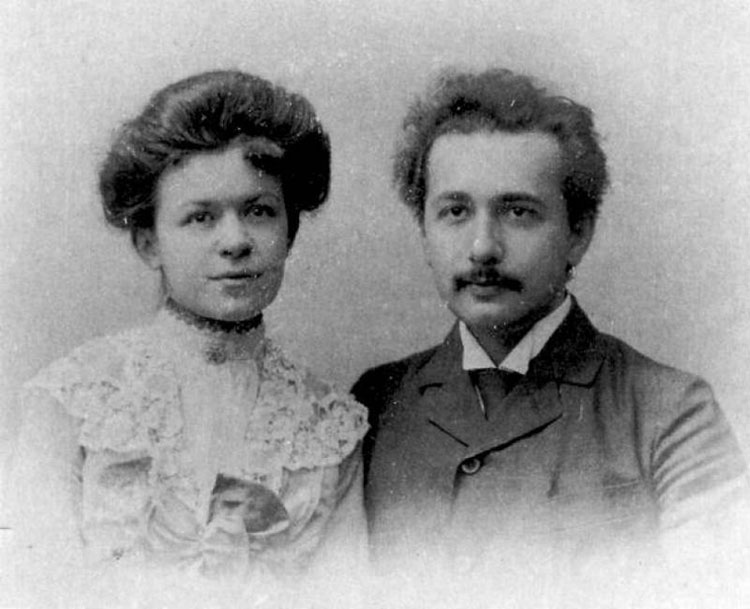 Picture 1 of 9 'secrets' about Albert Einstein
