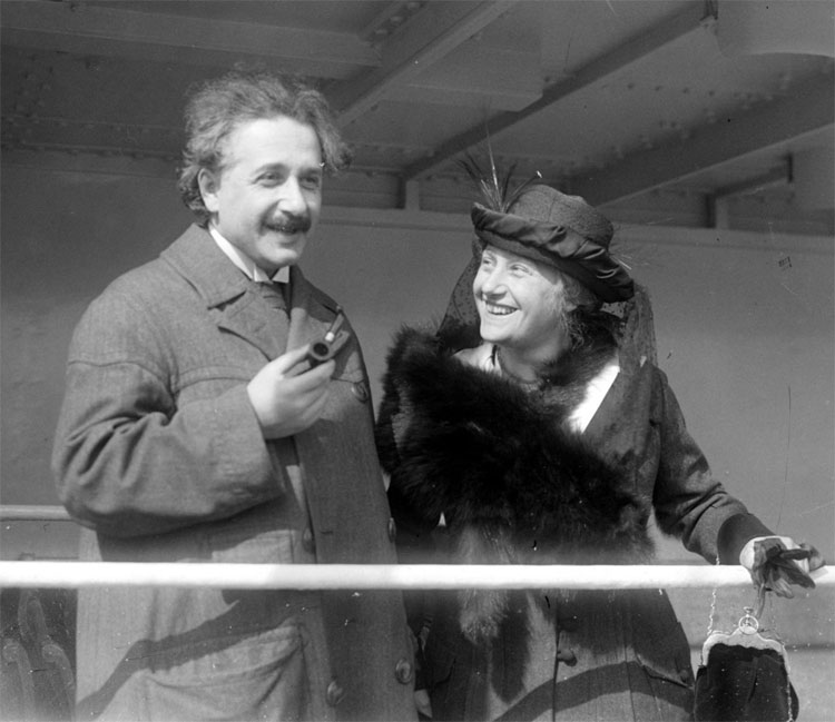 Picture 2 of 9 'secrets' about Albert Einstein