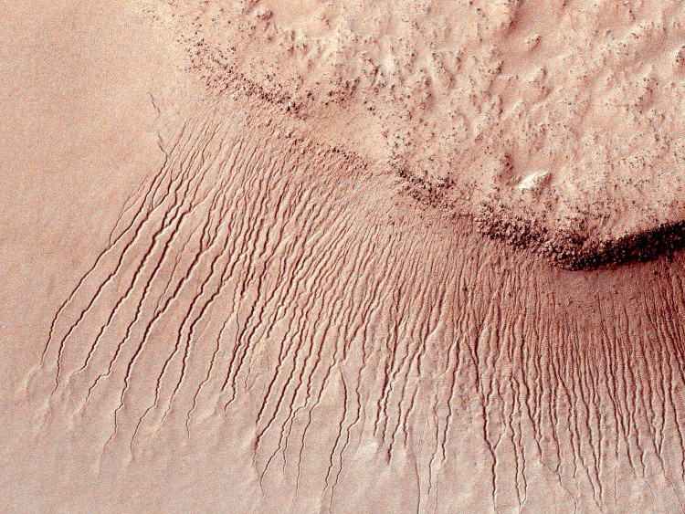 Picture 3 of 9 surprising facts about Red planet