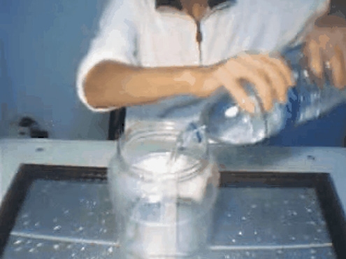 Picture 3 of 90% we do not know how to pour water out of plastic bottles properly