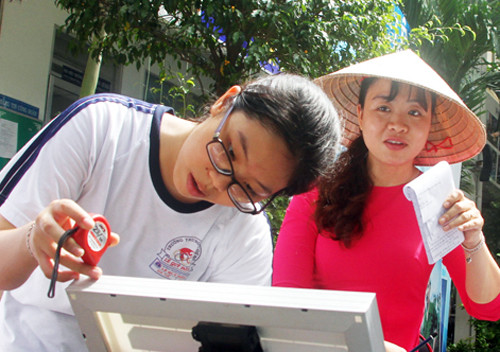 Picture 3 of 9th graders 'turn' air conditioner waste into drinking water