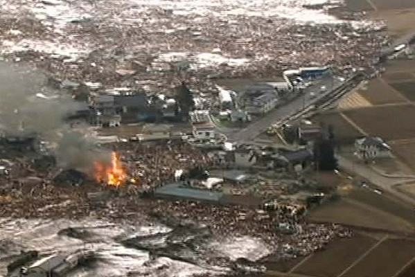 Picture 4 of A 10-meter tsunami hit Japan