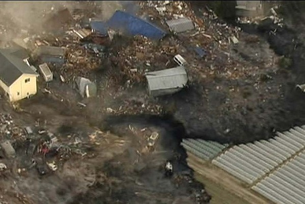 Picture 5 of A 10-meter tsunami hit Japan
