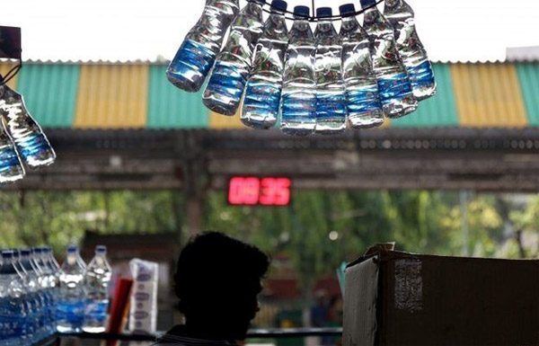 Picture 2 of A bunch of hot 'scorching' photos of India, more than 600 people died