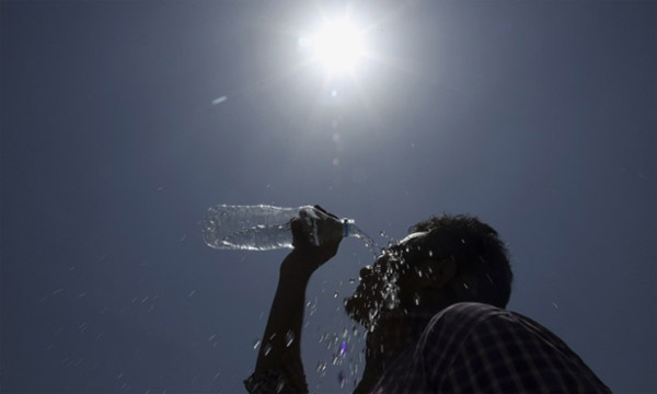 Picture 7 of A bunch of hot 'scorching' photos of India, more than 600 people died