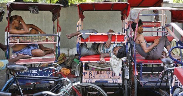 Picture 8 of A bunch of hot 'scorching' photos of India, more than 600 people died