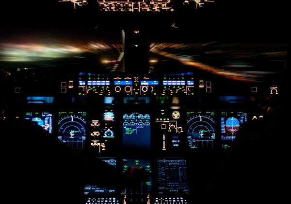 Picture 6 of A close-up of the 'brain' of a plane over the beam makes you dizzy