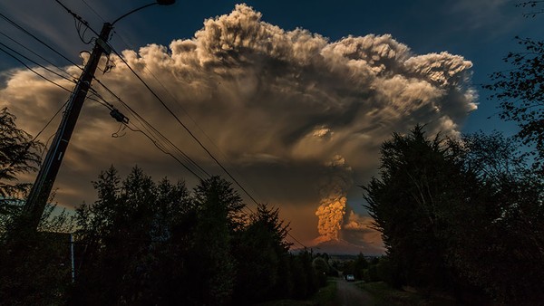 Picture 12 of A close-up of the erupting Chilean volcano leaves you feeling dead