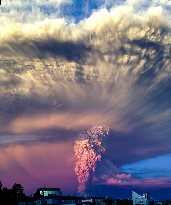 Picture 3 of A close-up of the erupting Chilean volcano leaves you feeling dead