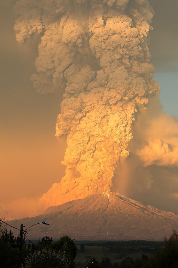Picture 6 of A close-up of the erupting Chilean volcano leaves you feeling dead
