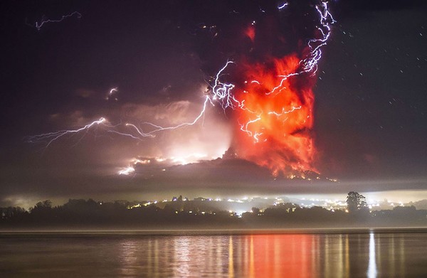 Picture 7 of A close-up of the erupting Chilean volcano leaves you feeling dead