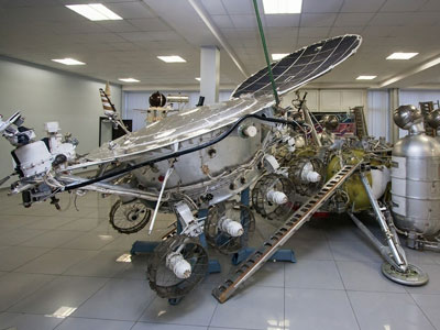Picture 14 of A close-up of the Soviet antiques moon explorer