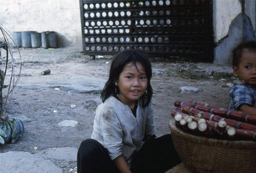 Picture 11 of A series of colorful photos of children in the South and Central before 1975