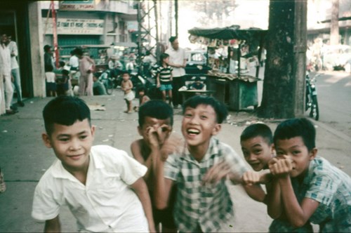 Picture 9 of A series of colorful photos of children in the South and Central before 1975