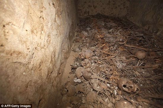 Picture 1 of A series of Palestinian graves were discovered