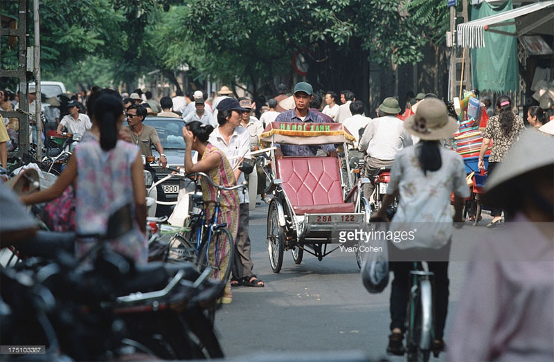Picture 10 of A series of photos to live in Hanoi 20 years ago by Yvan Cohen