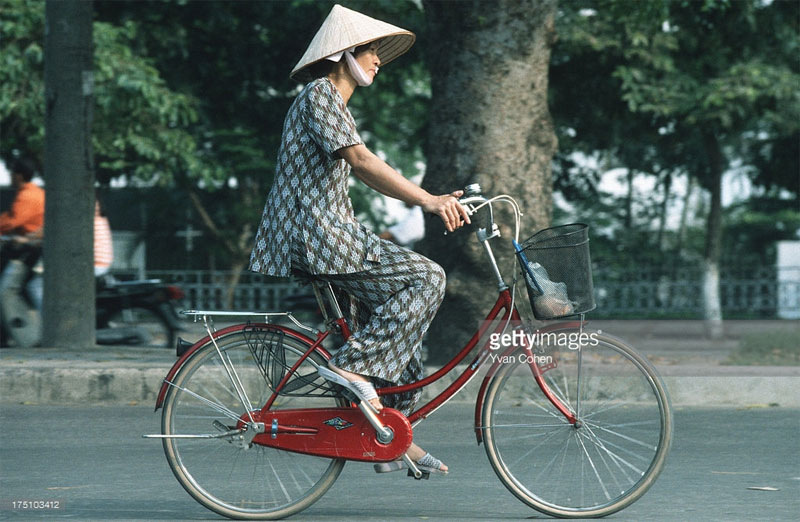 Picture 17 of A series of photos to live in Hanoi 20 years ago by Yvan Cohen