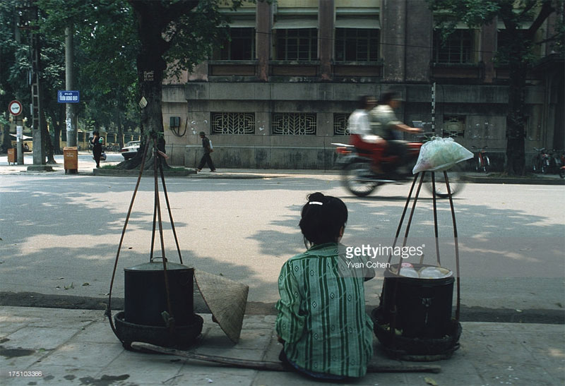 Picture 26 of A series of photos to live in Hanoi 20 years ago by Yvan Cohen