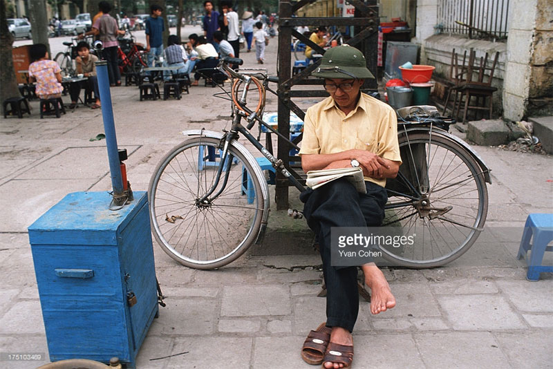 Picture 28 of A series of photos to live in Hanoi 20 years ago by Yvan Cohen