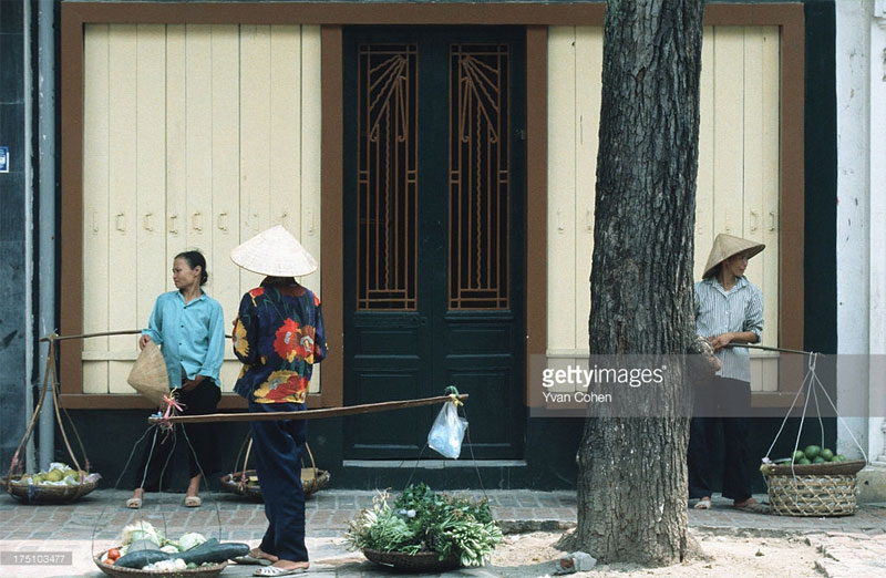 Picture 29 of A series of photos to live in Hanoi 20 years ago by Yvan Cohen