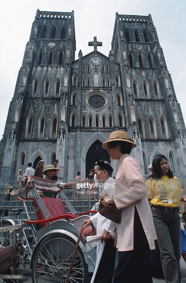 Picture 31 of A series of photos to live in Hanoi 20 years ago by Yvan Cohen