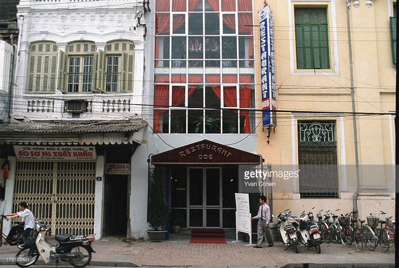 Picture 32 of A series of photos to live in Hanoi 20 years ago by Yvan Cohen