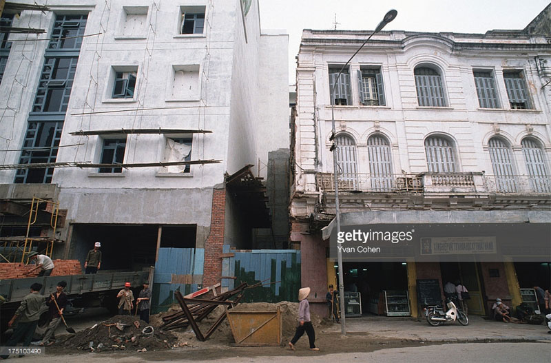 Picture 34 of A series of photos to live in Hanoi 20 years ago by Yvan Cohen
