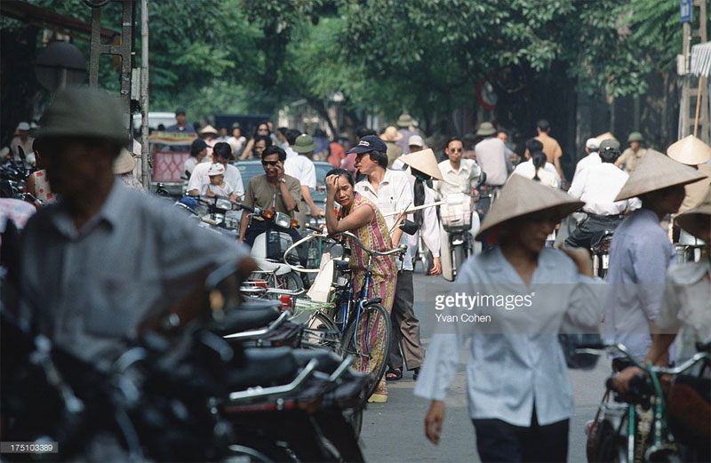 Picture 9 of A series of photos to live in Hanoi 20 years ago by Yvan Cohen