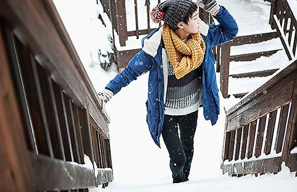 Picture 3 of A special handbook helps keep warm when playing snow