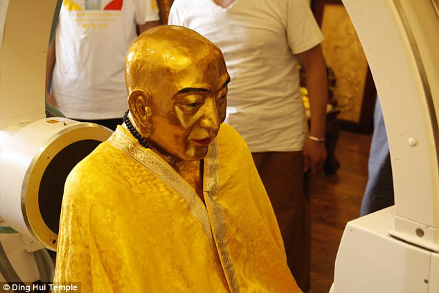 Picture 1 of A thousand-year-old gold mummy like the one who lives in China