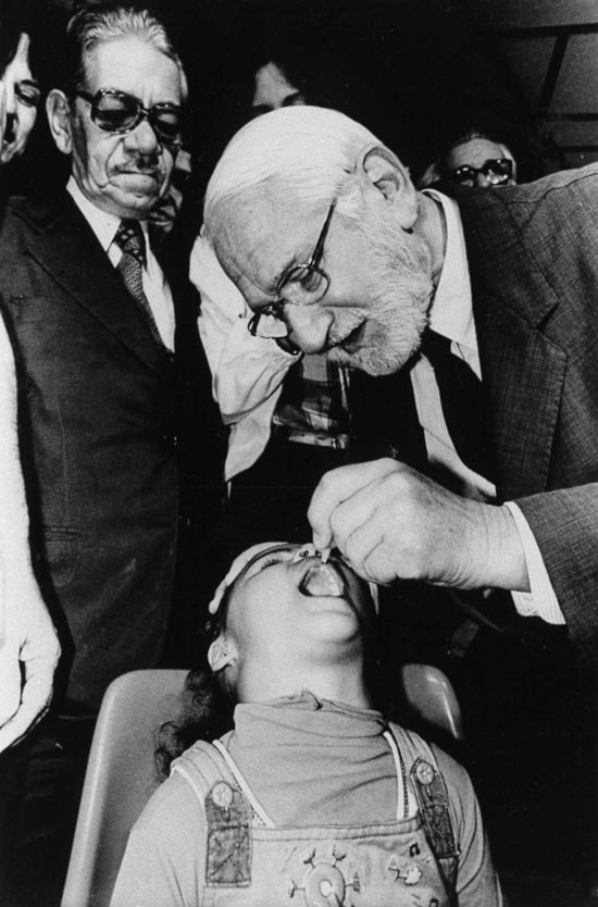 Picture 3 of A vaccine that changes the world