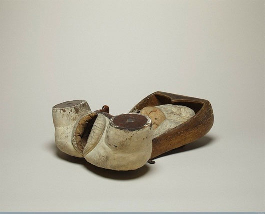 Picture 3 of A variety of gruesome to sexy magnetic anatomical models of the past