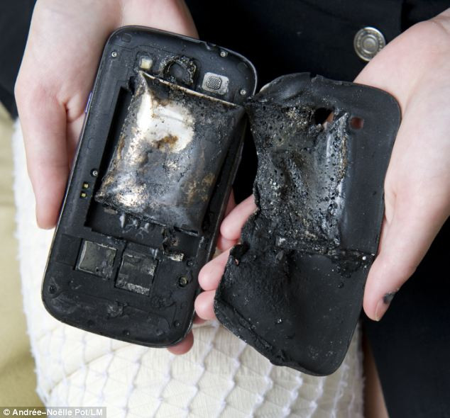 Picture 1 of Accident accident: exploding the phone causing burns due to lightning