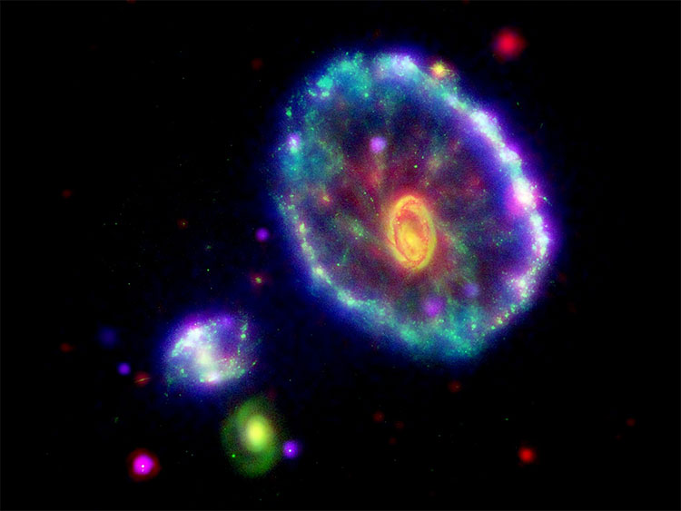 Picture 10 of Admire 10 priceless photos taken by NASA's Spitzer telescope