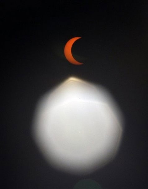 Picture 8 of Admire partial eclipse across Asia