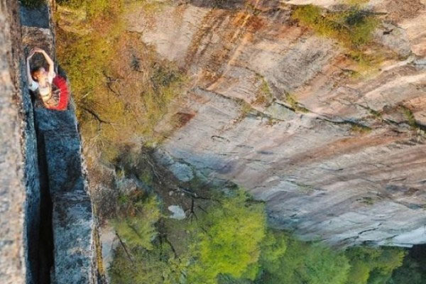 Picture 11 of Admire the art pictures on 100m high cliffs