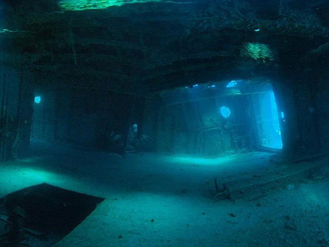 Picture 4 of Admire the graveyard of the shipwreck in the Bermuda triangle