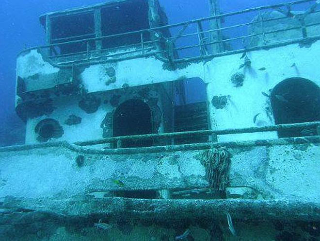Picture 5 of Admire the graveyard of the shipwreck in the Bermuda triangle
