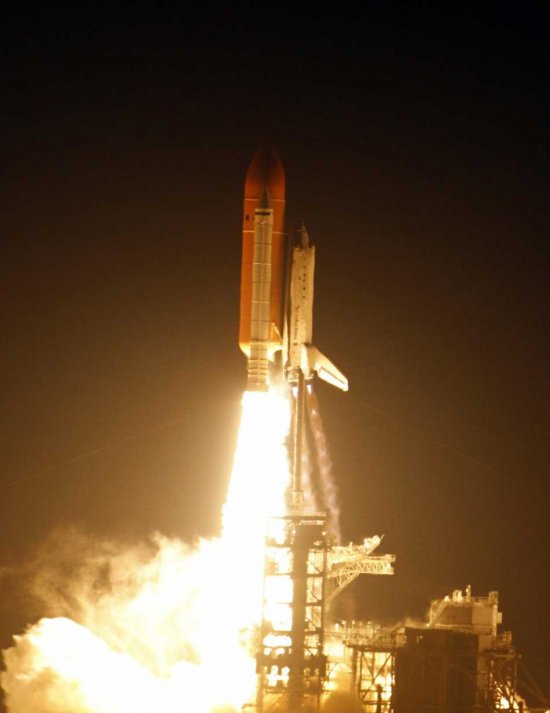 Picture 6 of Admire the moment of launching the Space Shuttle Discovery