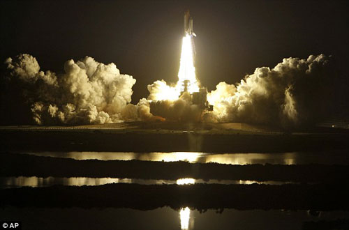 Picture 7 of Admire the moment of launching the Space Shuttle Discovery