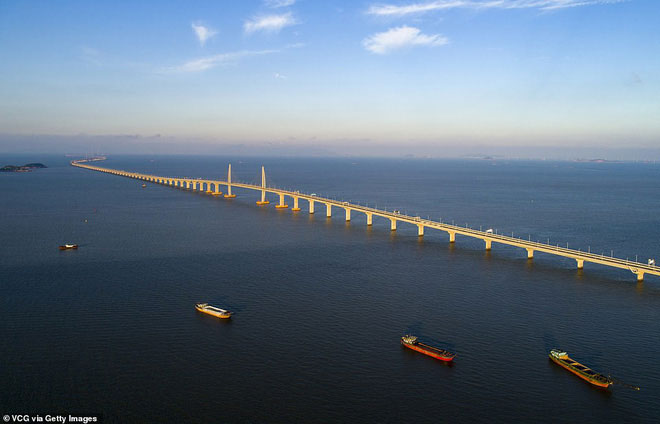 Picture 10 of Admire the world's longest sea crossing bridge: 55km, $ 18 billion in China