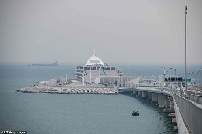 Picture 11 of Admire the world's longest sea crossing bridge: 55km, $ 18 billion in China