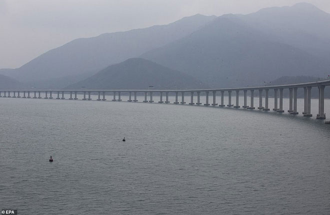 Picture 14 of Admire the world's longest sea crossing bridge: 55km, $ 18 billion in China