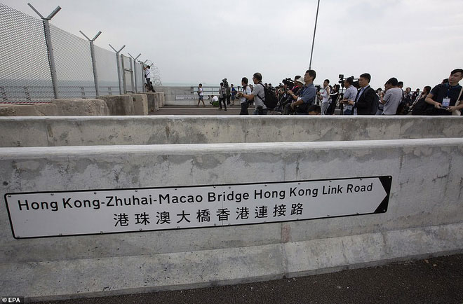 Picture 7 of Admire the world's longest sea crossing bridge: 55km, $ 18 billion in China