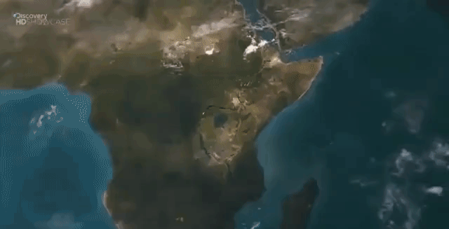 Picture 2 of Africa faces the risk of breaking in half: Cracks long thousands of meters are evidence